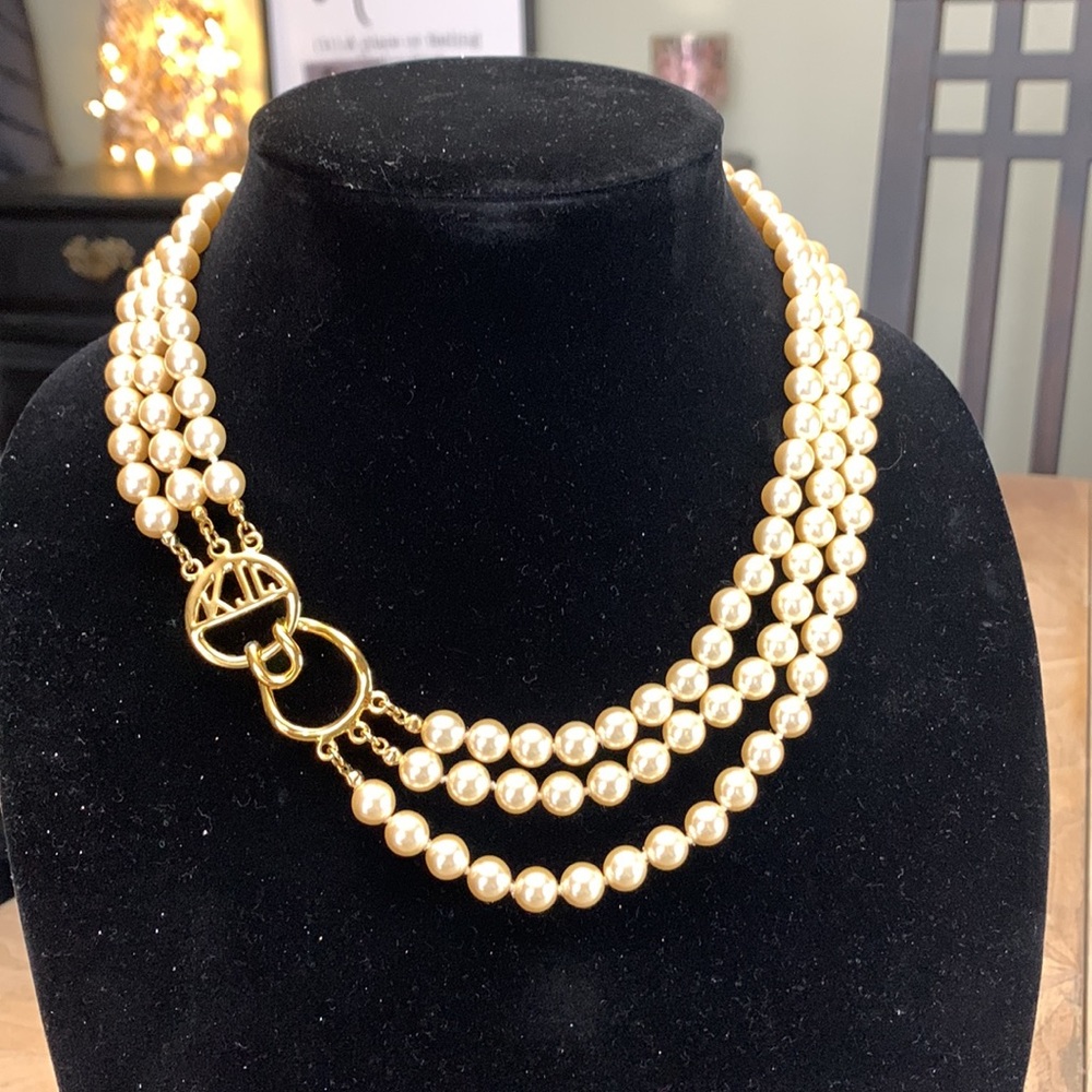 Kenneth Jay Lane faux pearl necklace